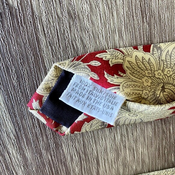 Claiborne Men's 100% Italian Silk Red Cream Floral Design Necktie Made In USA - Picture 5 of 5